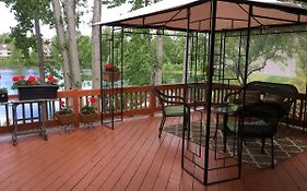 Reflection Lake Bed And Breakfast
